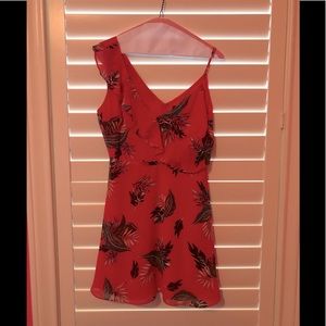 Women’s size medium dress. 100% Polyester.